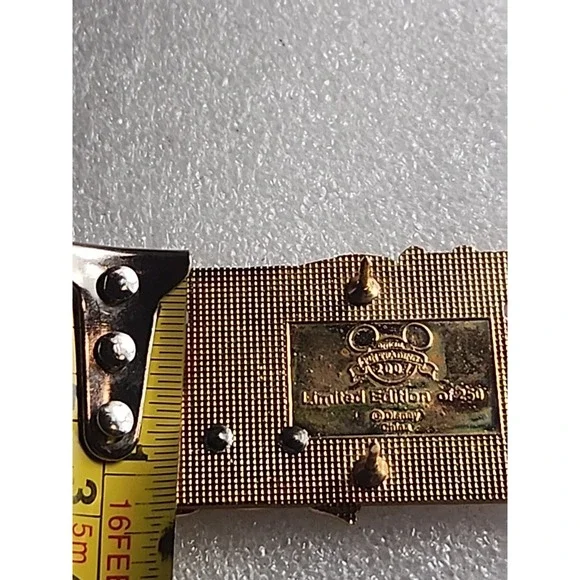 Disney Pin Pirates of the Caribbean 40th Marc Davis Dog Jail Keys LE 250 52948 - Picture 7 of 8